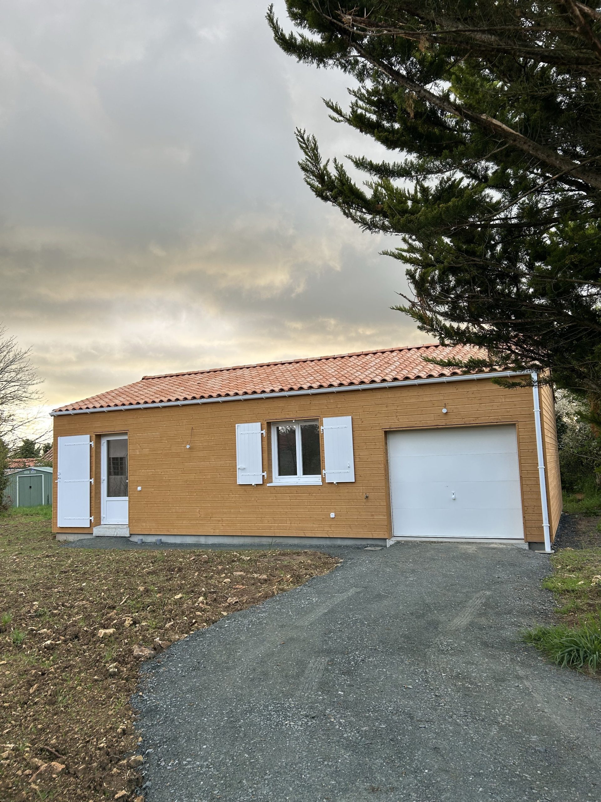 Un chez soi, bien tranquille à 10 minutes de la tranche sur mer, au calme dans la nature vendéenne. Une réalisation comme on les aime ! 